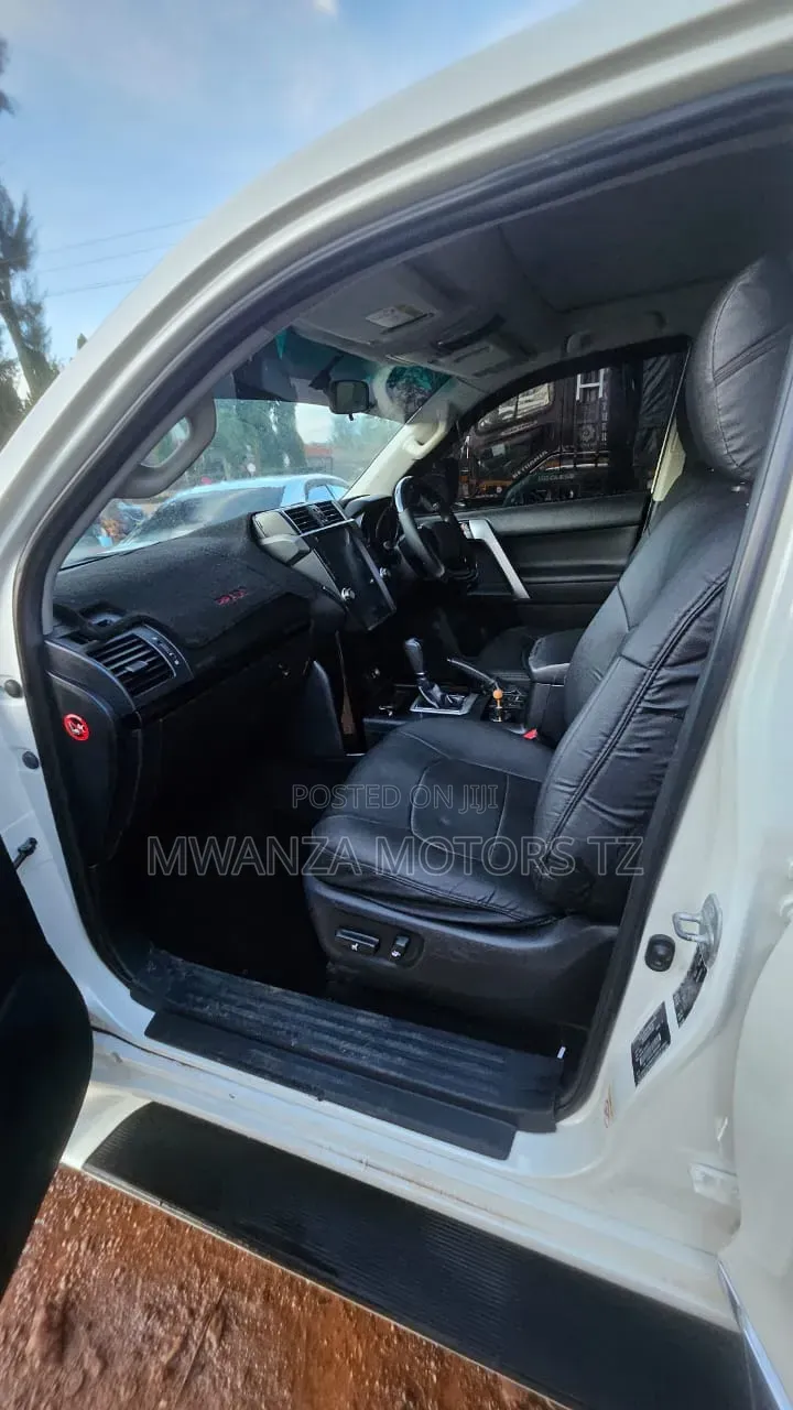 Toyota Land Cruiser Prado 2018 White
