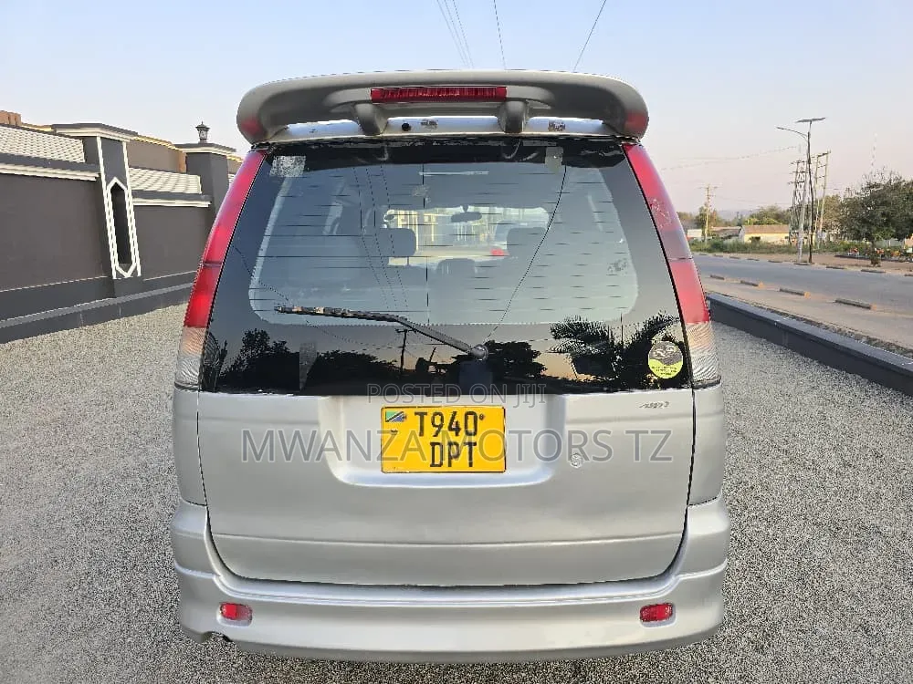 Toyota Noah 2004 Silver