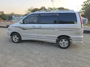 Toyota Noah 2004 Silver