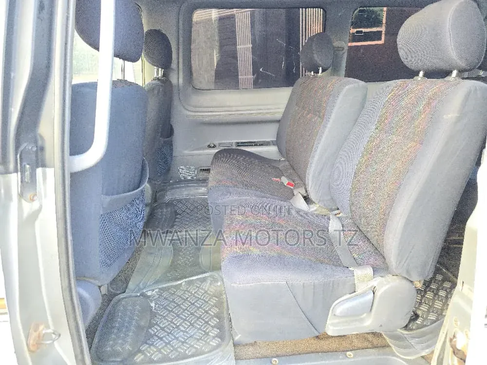Toyota Noah 2004 Silver