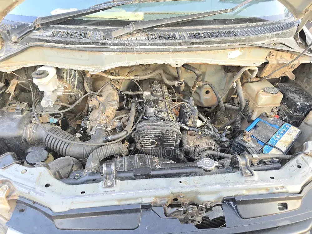 Toyota Noah 2004 Silver