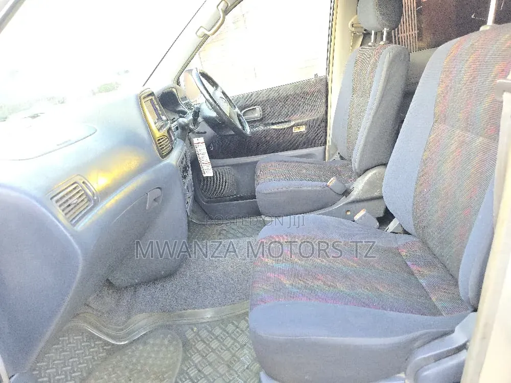 Toyota Noah 2004 Silver
