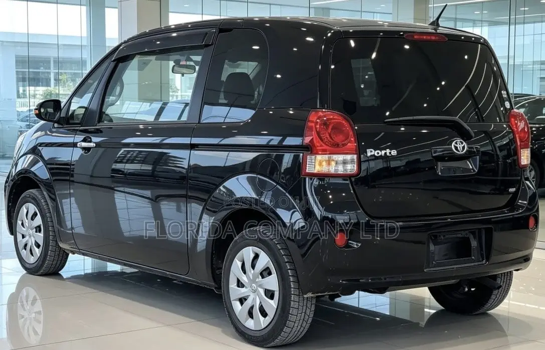 Toyota Porte 2015 Black