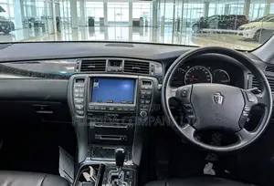 Toyota Crown Royale 2005 White