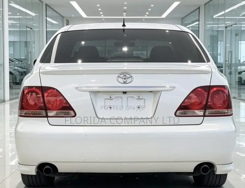 Toyota Crown Royale 2005 White