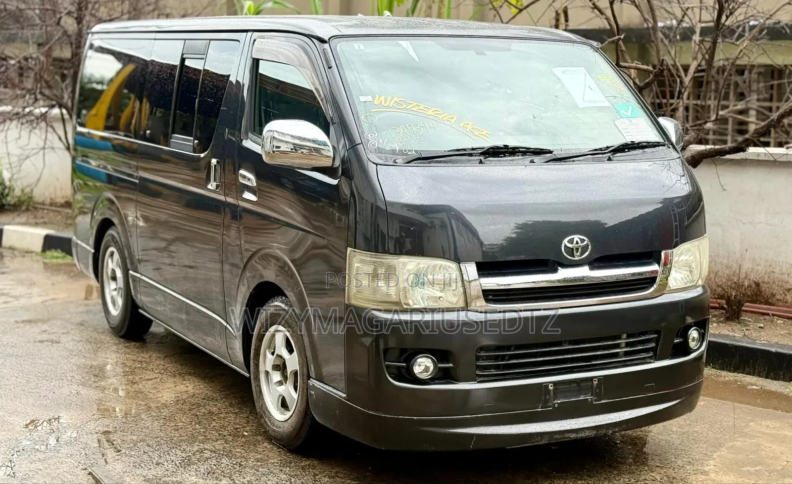 Toyota HiAce 2005 Black