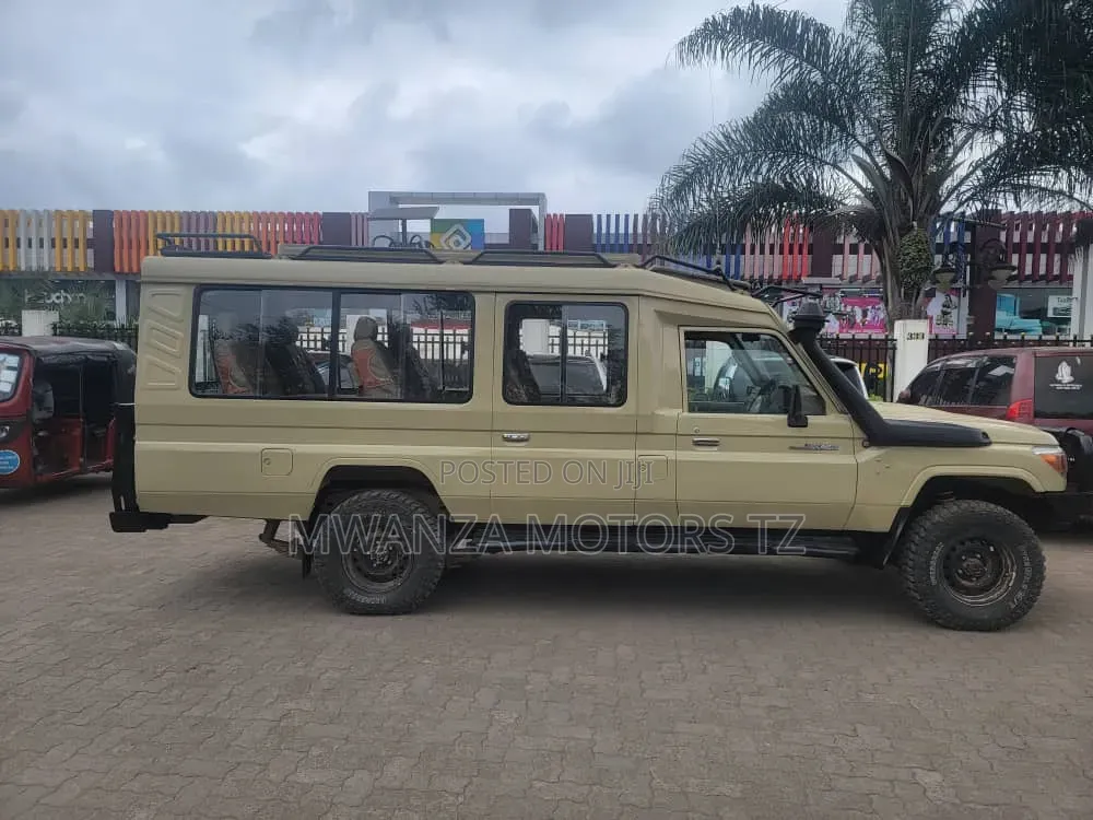 Toyota Land Cruiser 2014 Beige