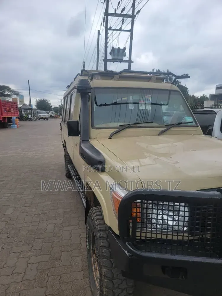 Toyota Land Cruiser 2014 Beige