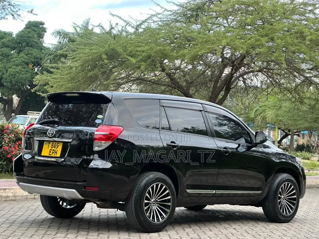 Toyota Vanguard 2012 Black
