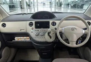 Toyota Sienta 2011 Brown