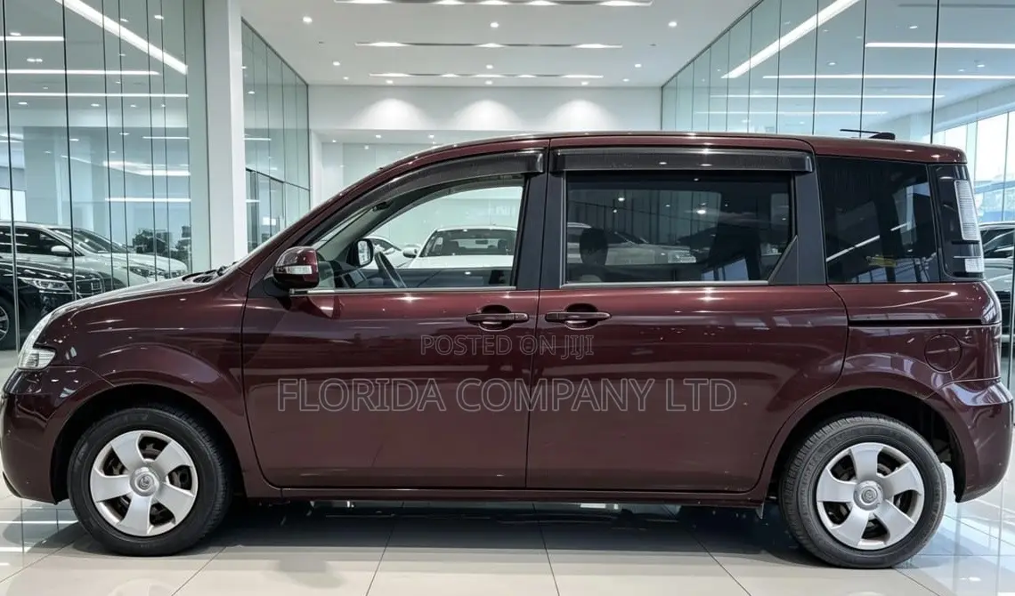 Toyota Sienta 2011 Brown
