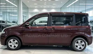 Toyota Sienta 2011 Brown
