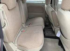 Toyota Sienta 2011 Brown
