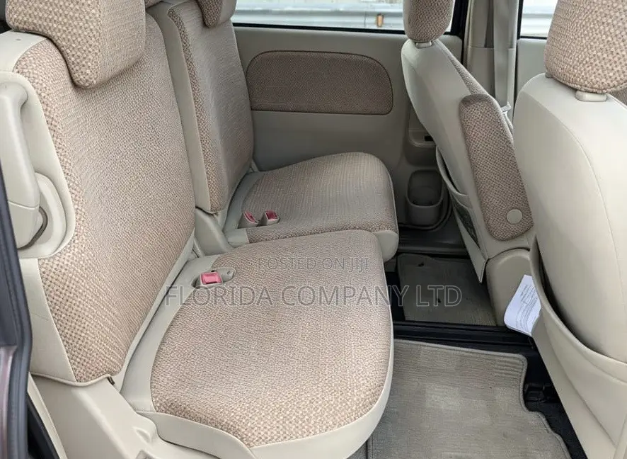 Toyota Sienta 2011 Brown