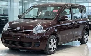 Toyota Sienta 2011 Brown