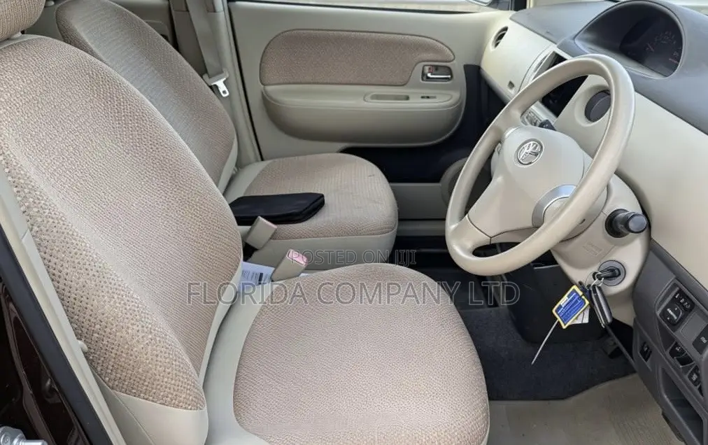 Toyota Sienta 2011 Brown