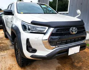 Toyota Hilux 2022 White
