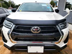 Toyota Hilux 2022 White
