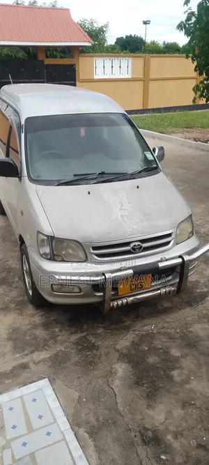 Toyota Noah 2001 Silver