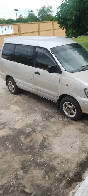 Toyota Noah 2001 Silver