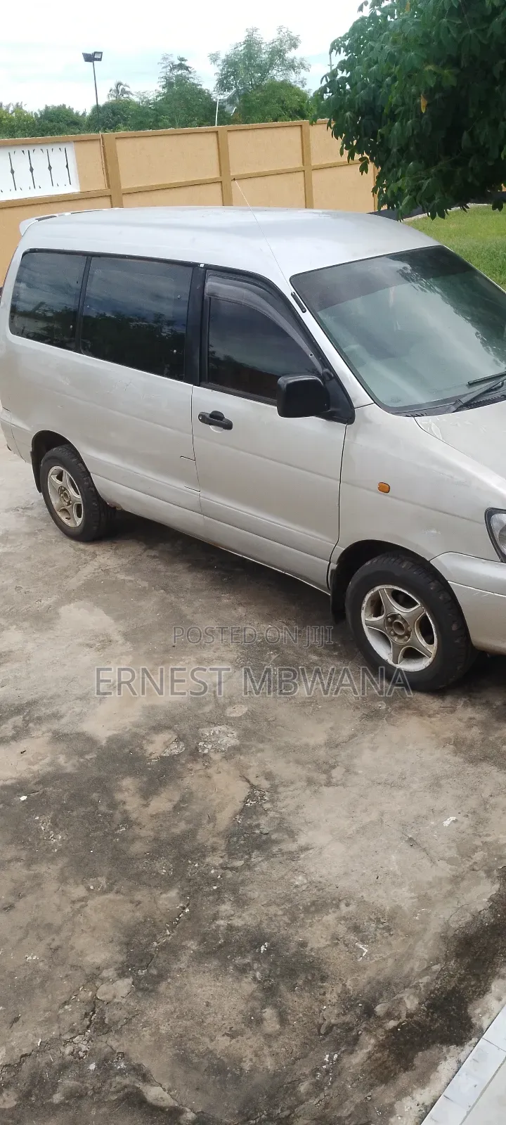 Toyota Noah 2001 Silver