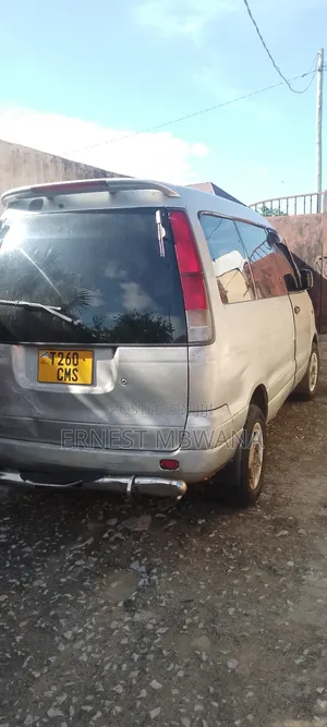 Toyota Noah 2001 Silver
