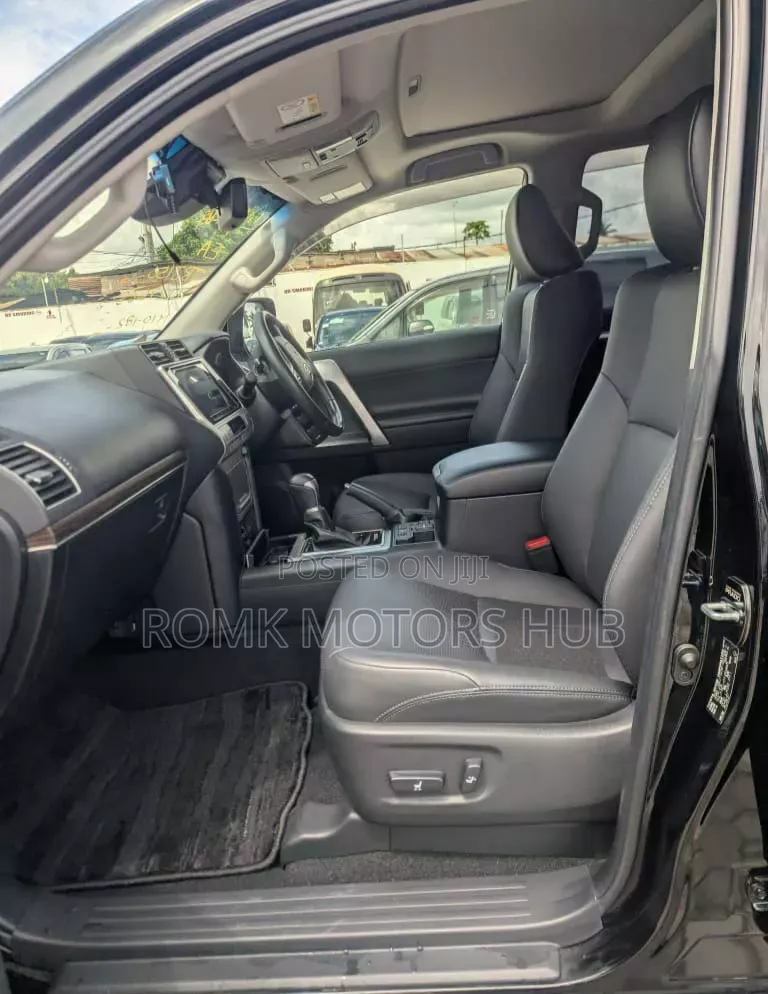 Toyota Land Cruiser Prado 2021 Black