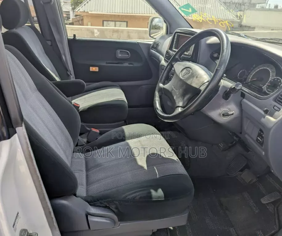 Toyota Noah 2001 White