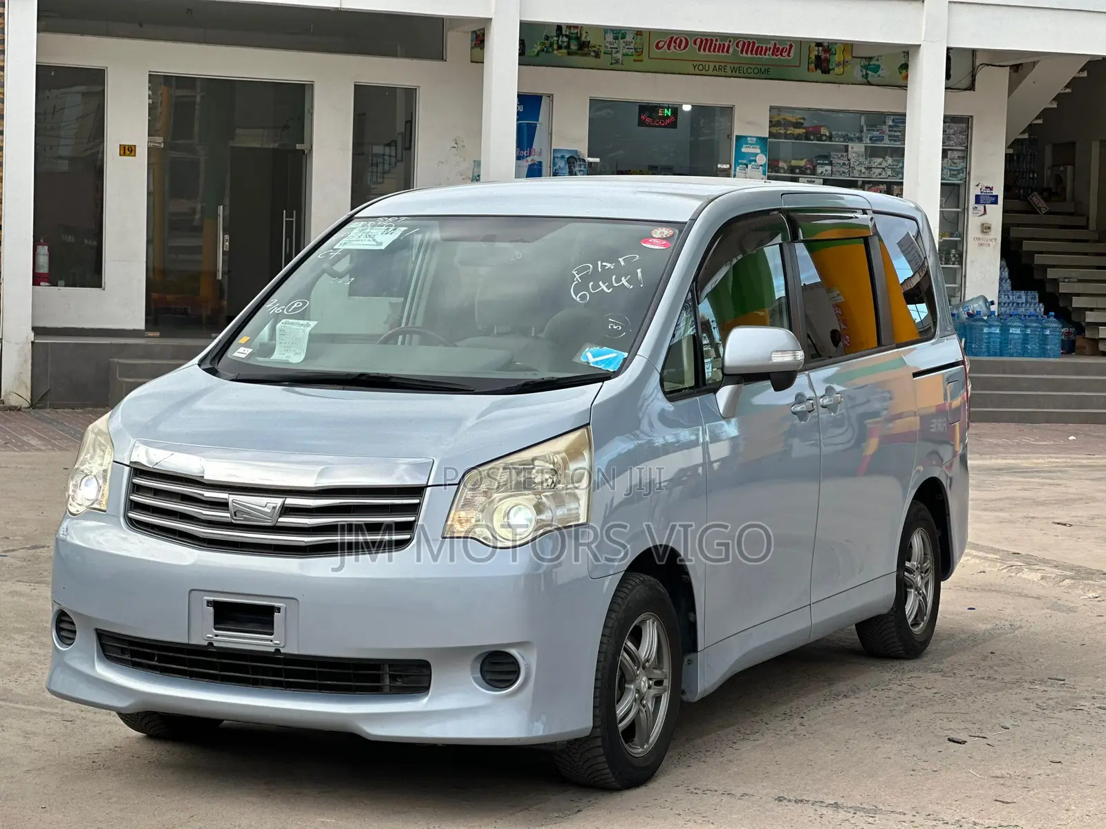 Toyota Noah 2011 Blue
