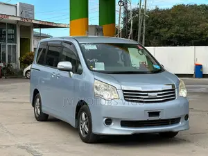 Toyota Noah 2011 Blue