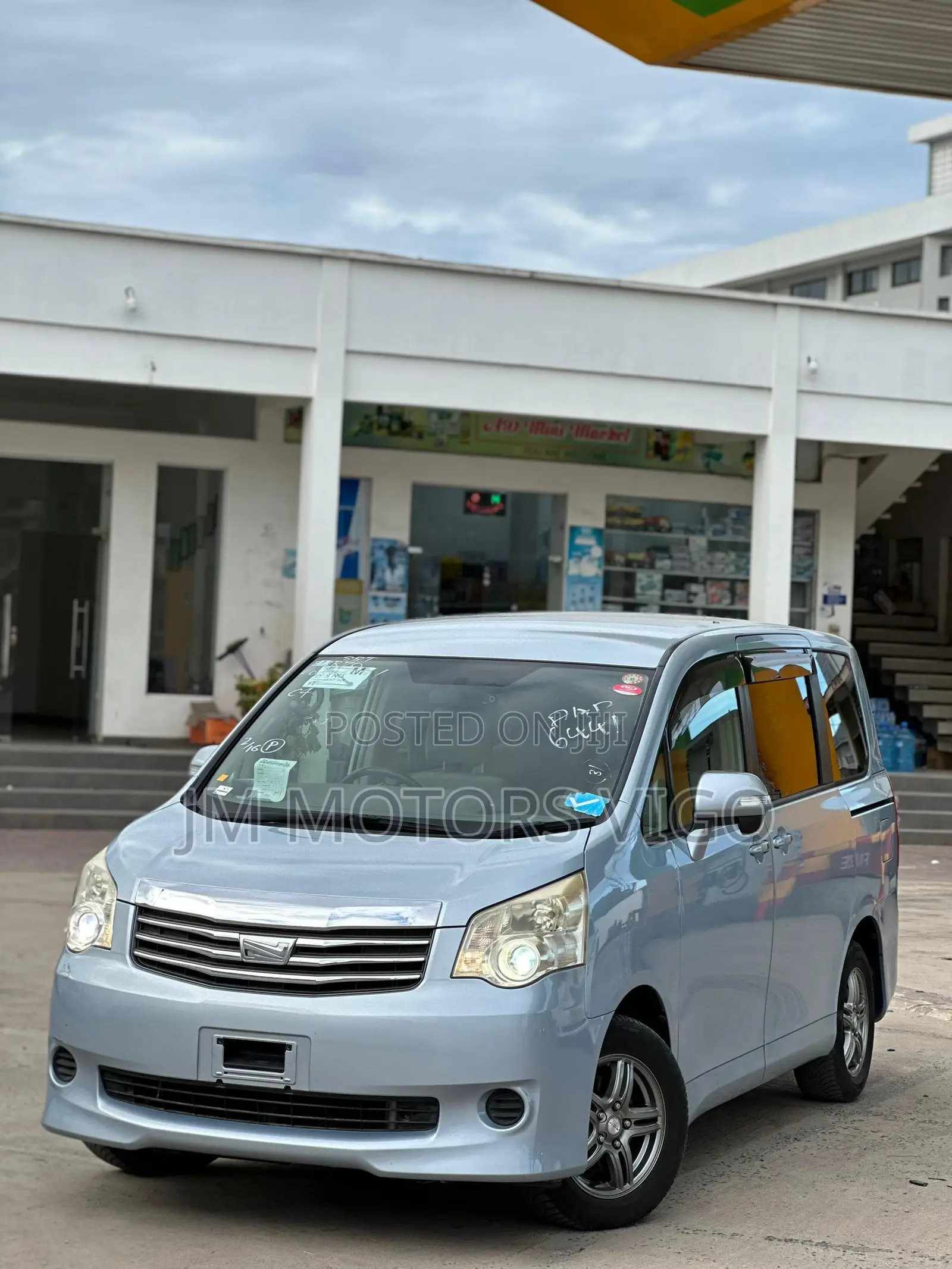 Toyota Noah 2011 Blue