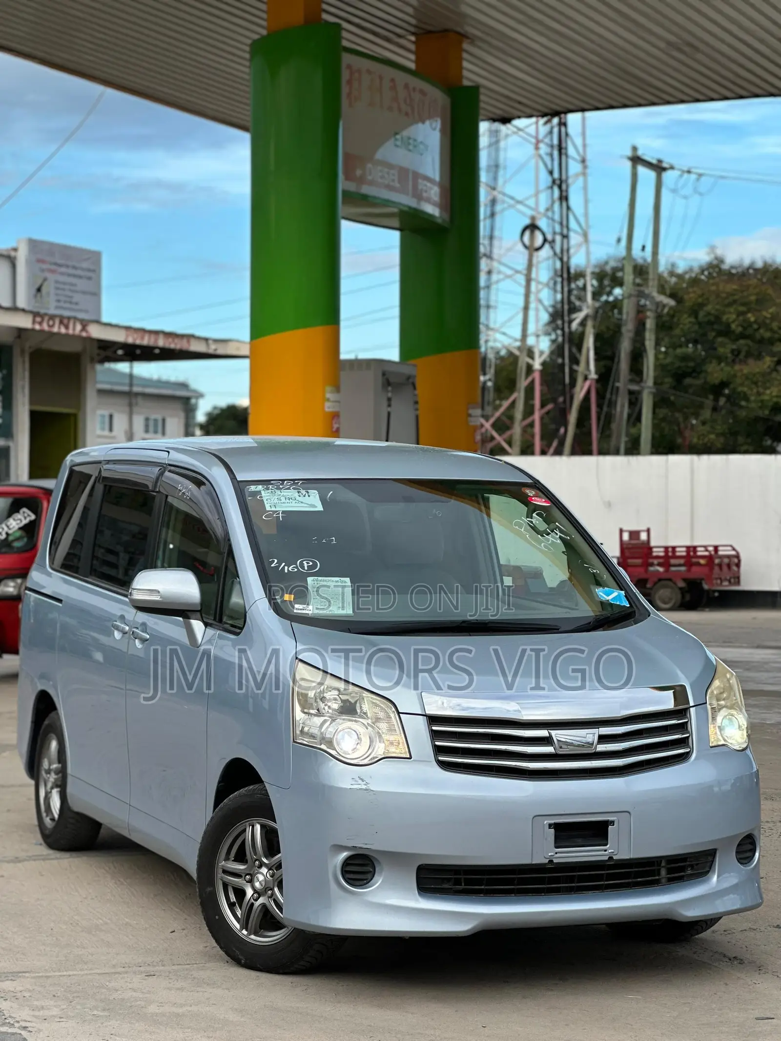 Toyota Noah 2011 Blue