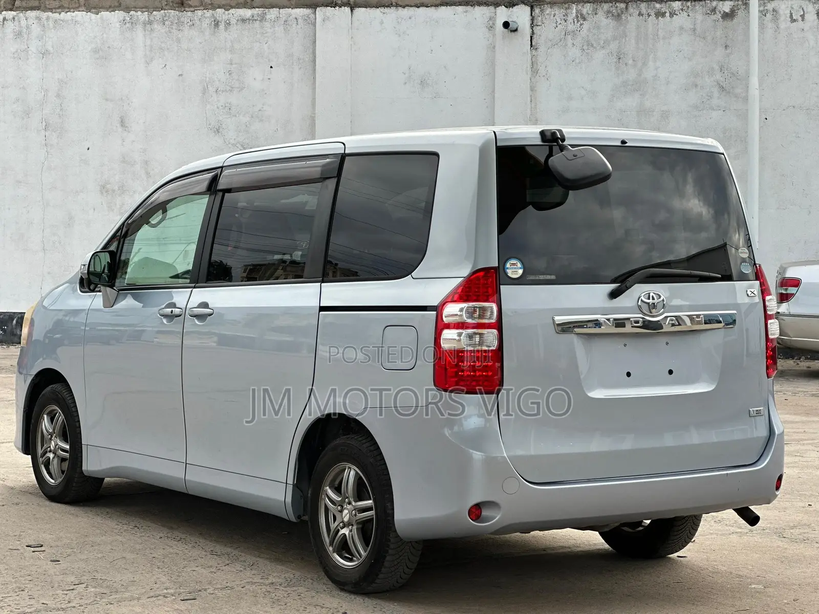 Toyota Noah 2011 Blue