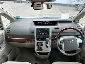 Toyota Noah 2011 Blue
