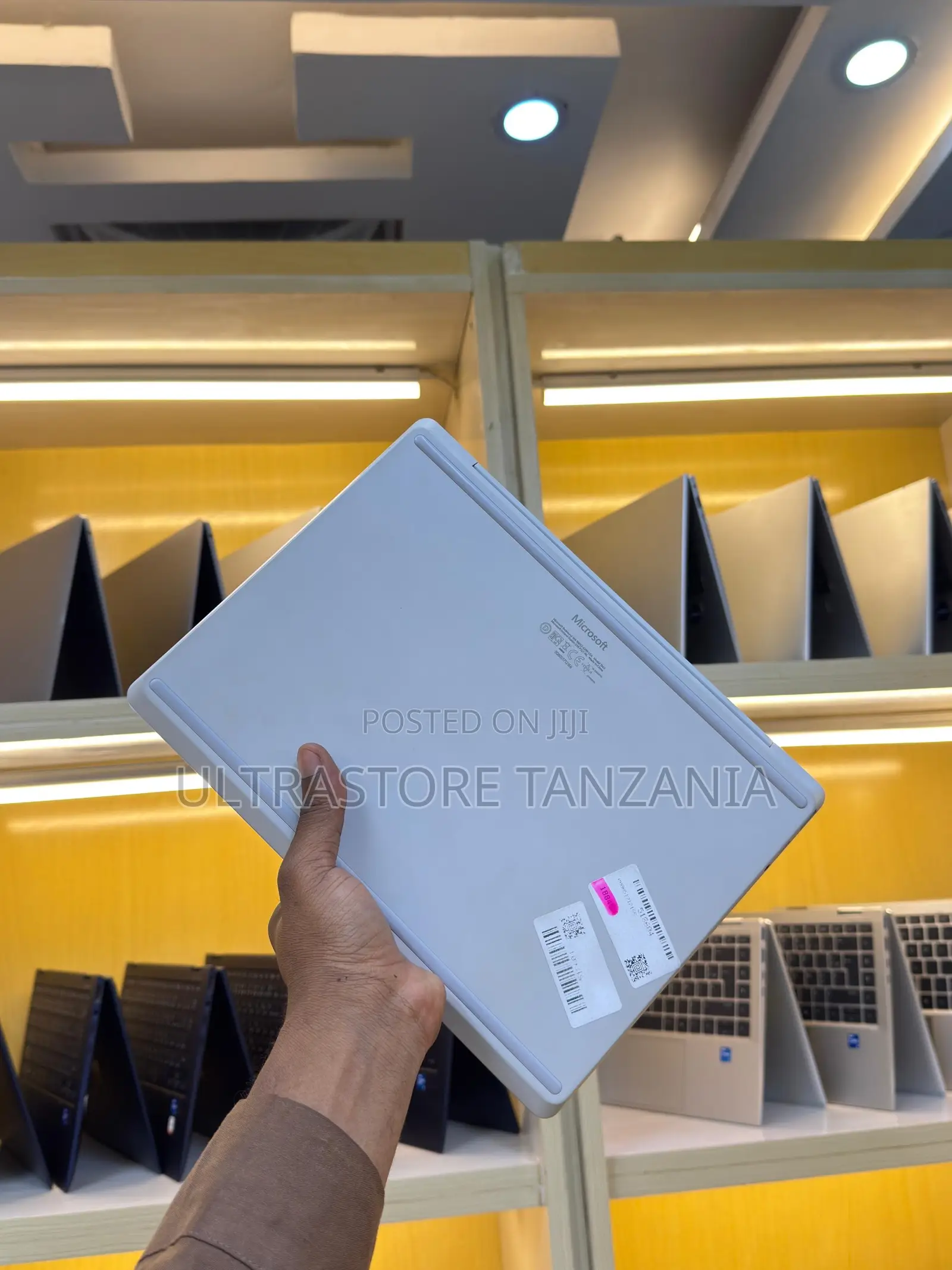 New Laptop Microsoft Surface Laptop Go 8GB Intel Core i5 SSD 256GB