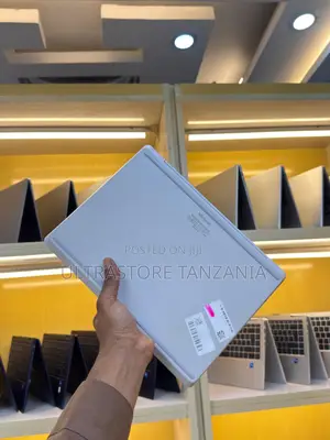 New Laptop Microsoft Surface Laptop Go 8GB Intel Core i5 SSD 256GB