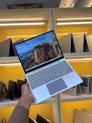 New Laptop Microsoft Surface Laptop Go 8GB Intel Core i5 SSD 256GB