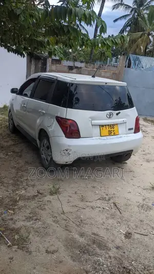 Toyota IST 2003 White