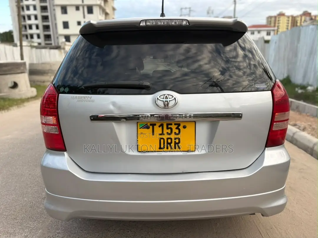 Toyota Wish 2010 Silver