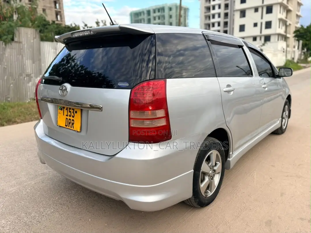 Toyota Wish 2010 Silver