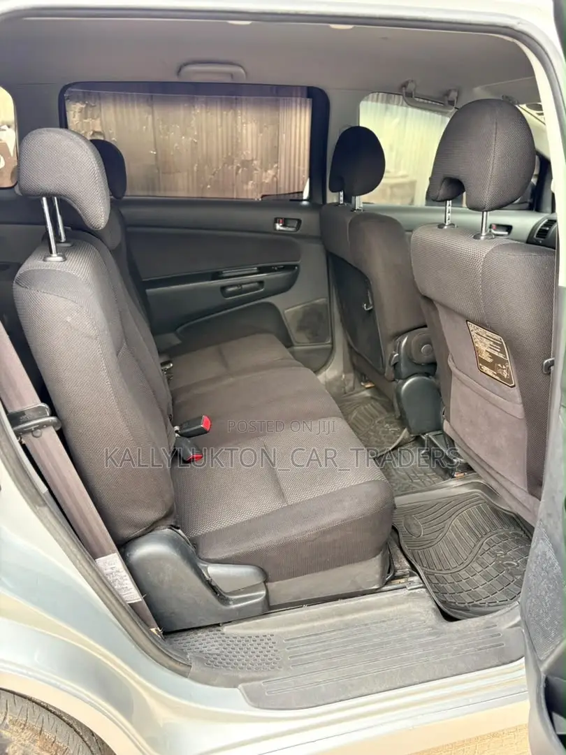 Toyota Wish 2010 Silver