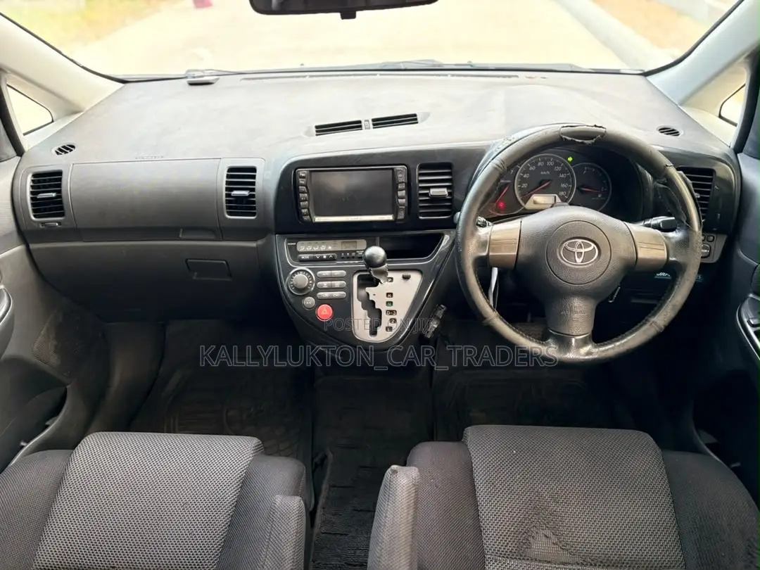 Toyota Wish 2010 Silver