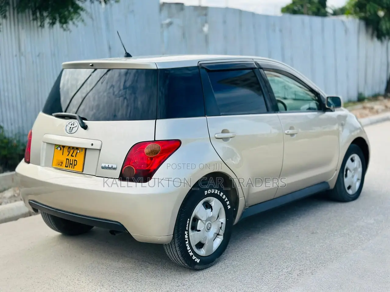 Toyota IST 2005 Gold