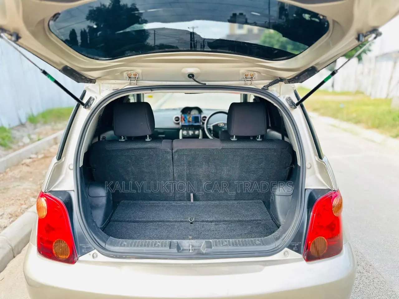 Toyota IST 2005 Gold