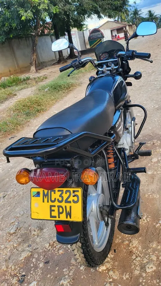 New Bajaj Boxer 125 2025 Blue