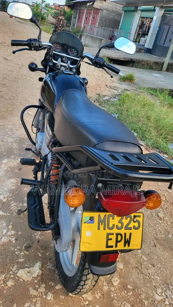 New Bajaj Boxer 125 2025 Blue