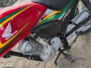 New Honda CB 2025 Red