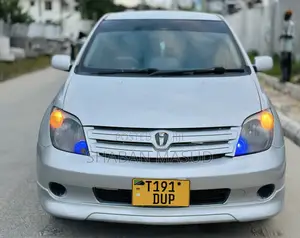 Toyota IST 2004 Silver