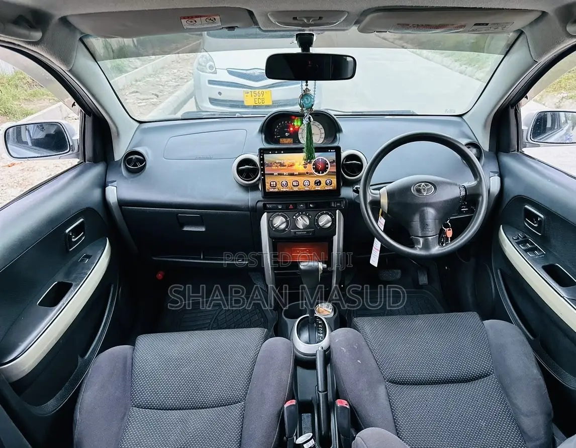 Toyota IST 2004 Silver