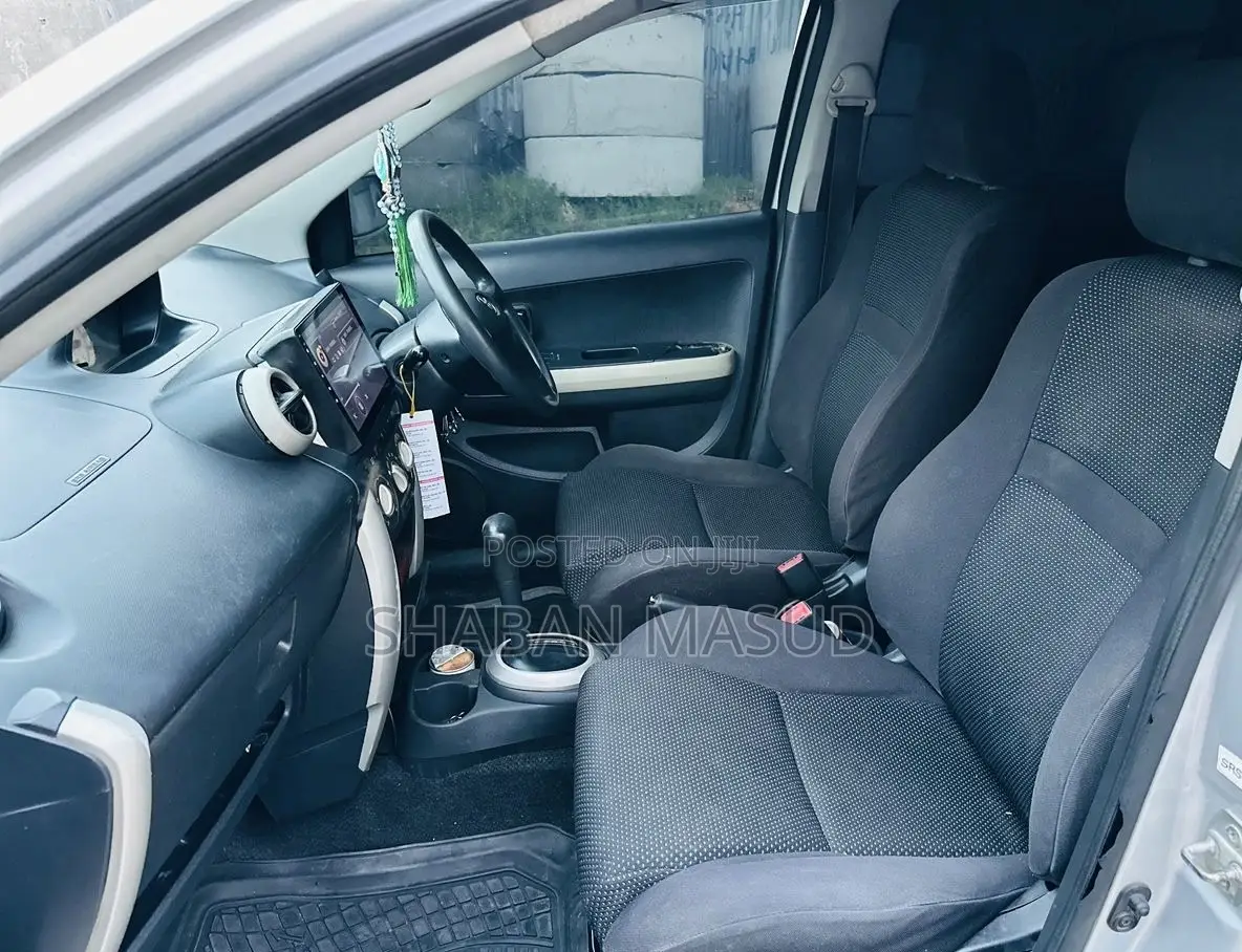 Toyota IST 2004 Silver